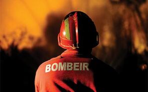 Cinco mil bombeiros a combater as chamas