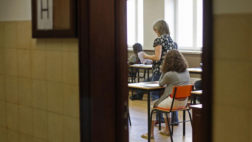 Fenprof: Condições estão longe das necessárias para reabertura de escolas