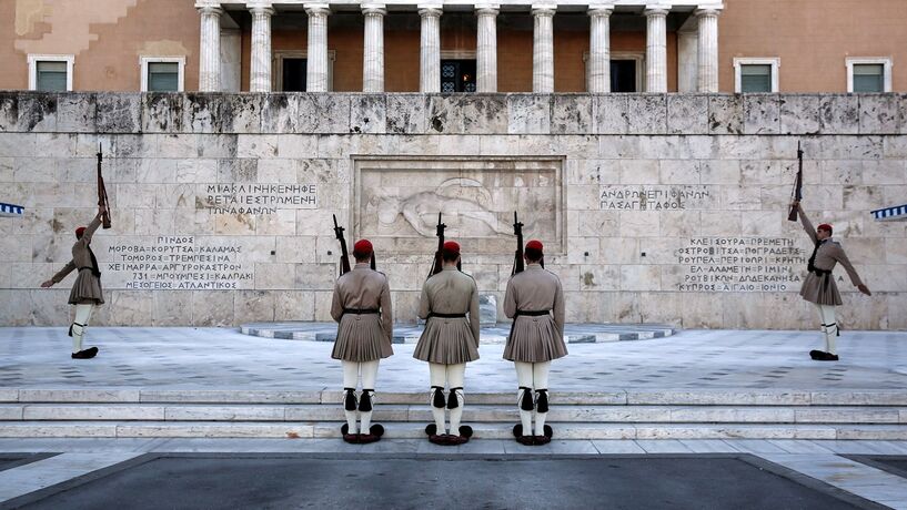 Parlamento grego aprova legislação que contempla mais austeridade