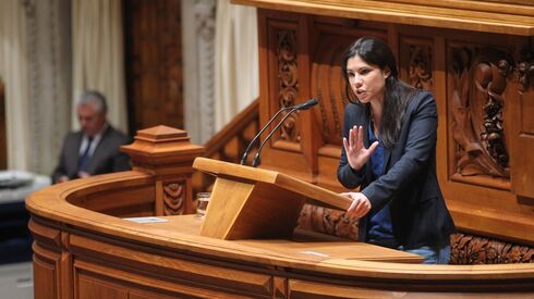 800 milhões na saúde: Bloco fala em "medida muito importante", PCP prefere ver para crer