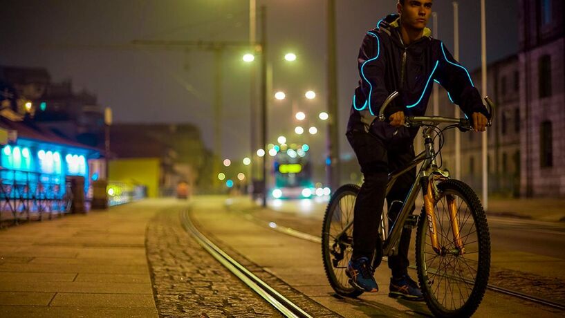 The technological jacket of Mosgo is 100% Portuguese and has the ambition to reduce mortality rates among pedestrians.