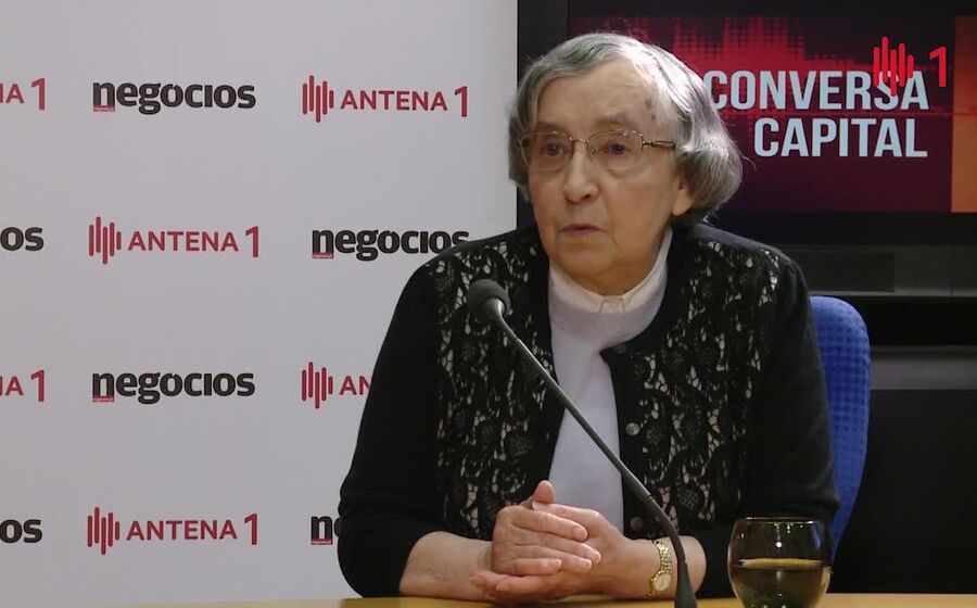 Teodora Cardoso: Governo faz o que é preciso, mas fá-lo 'às escondidas'