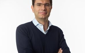 Sonae aumenta vendas no semestre mas não escapa aos prejuízos