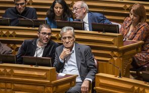 Jerónimo: 'Governo dá ao excedente aquilo que falta ao país'