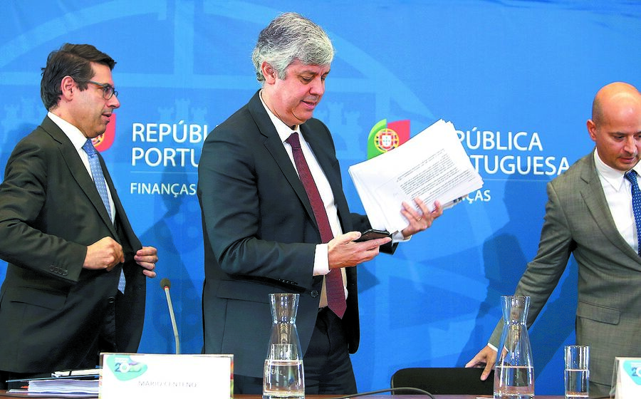 Mário Centeno, ministro das Finanças, tinha planeado um excedente orçamental de 0,2% para 2020. A meta está posta à prova.