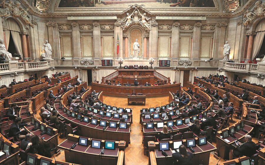 O Parlamento vai debater propostas de vários partidos no sentido de alargar a proteção a sócios-gerentes.