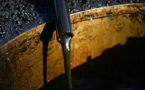 Furacão Delta iça petróleo para máximos de duas semanas