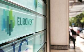 CTT e papeleiras 'assinam' abertura do PSI-20 no verde