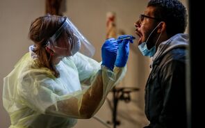 Portugal soma recorde de 6.653 infeções e casos superam os 200 mil. Há mais 69 mortes por covid