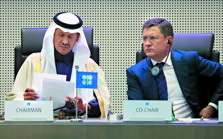 Bin Salman e Alexander Novak, presidente e vice-presidente do JMMC, confiam na estabilidade do mercado.