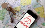 Airbnb estreia-se em bolsa a subir 113% e vale mais de 100 mil milhões