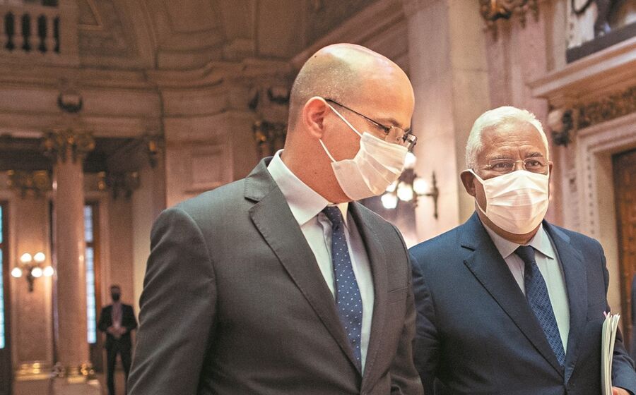 O ministro das Finanças de António Costa projeta uma grande redução no valor das medidas de apoio à economia no próximo ano.