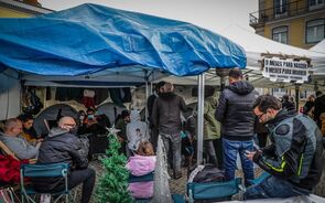 Covid-19: Governo diz que 'é falso' que se recuse a receber manifestantes em greve de fome