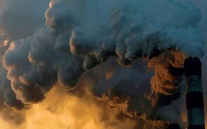 Emissões globais de carbono voltam a níveis pré-pandemia