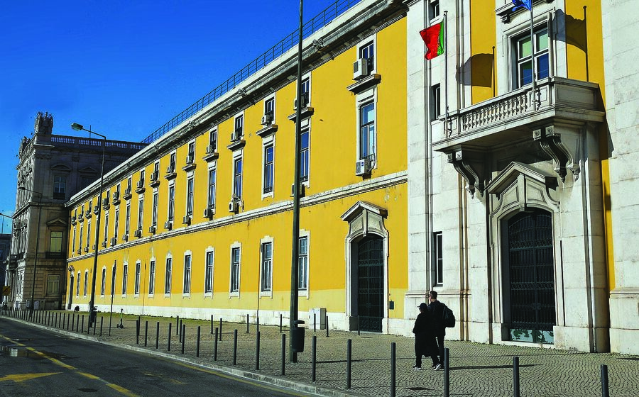 Fiscalistas dizem que está em causa uma regra que vai impedir os tribunais de, contra a vontade da AT, permitirem a dispensa de coima.