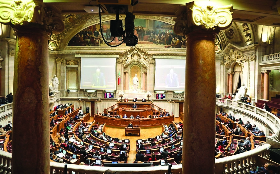 Os deputados têm em cima da mesa duas petições sobre a integração da CPAS na Segurança Social e várias iniciativas legislativas dos partidos.