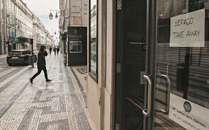 Como comparam os dois confinamentos gerais, em seis indicadores