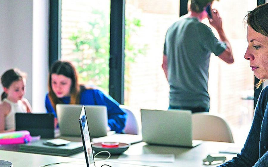 A conciliação entre teletrabalho e filhos pode ser muito complicada.