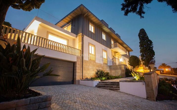 3. Moradia apalaçada no Monte Estoril