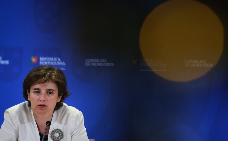 A ministra da Presidência diz que as mudanças, com retroativos, vão custar 40 milhões de euros este ano.