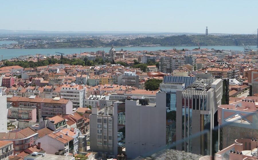 As perdas das ações e das obrigações desde o início do ano não parecem próximas do fim, colocando o imobiliário numa posição de alternativa.